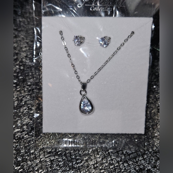 Necklace & Earrings Set BNIB - Picture 3 of 5